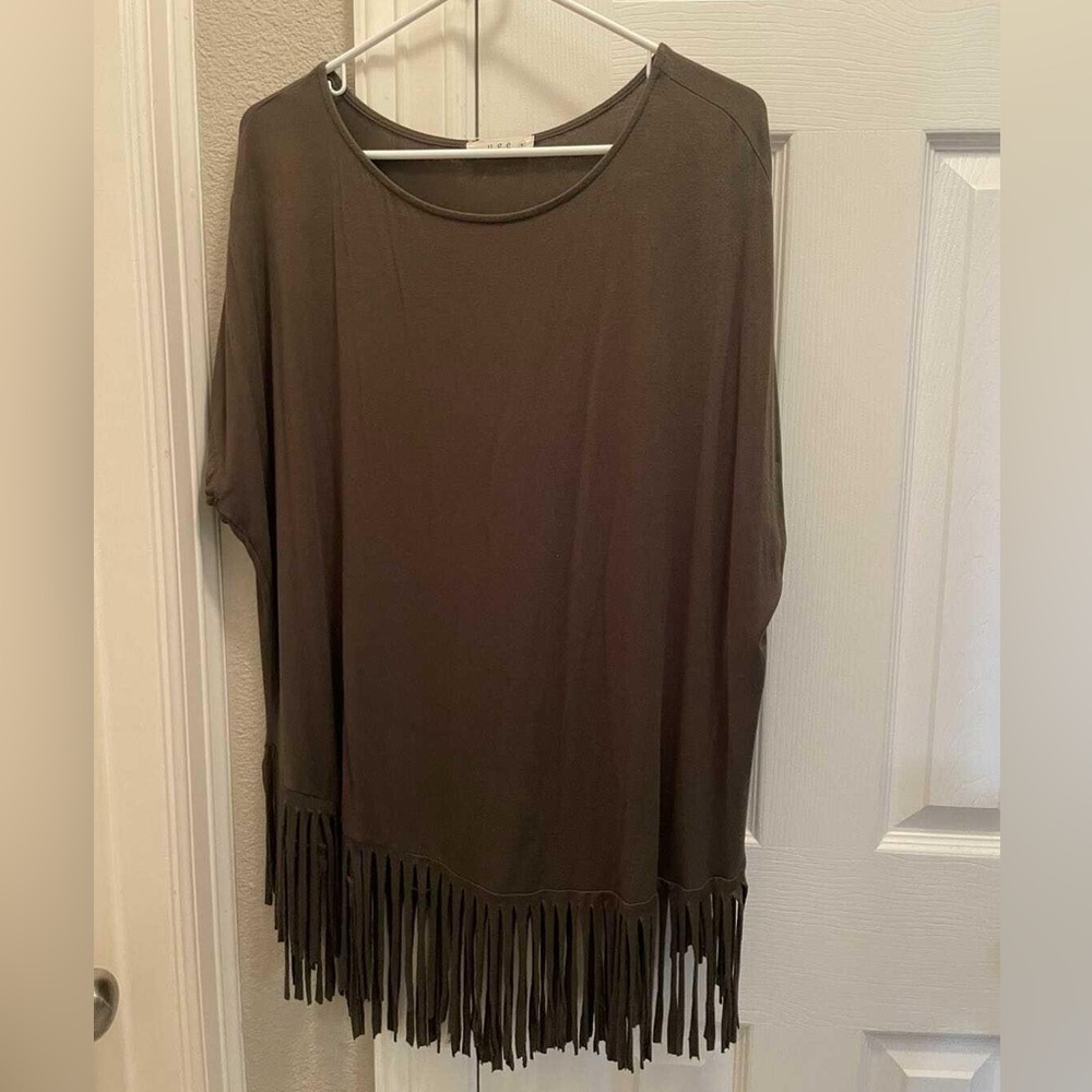 Elegant Fringe Hem Short Sleeve Top